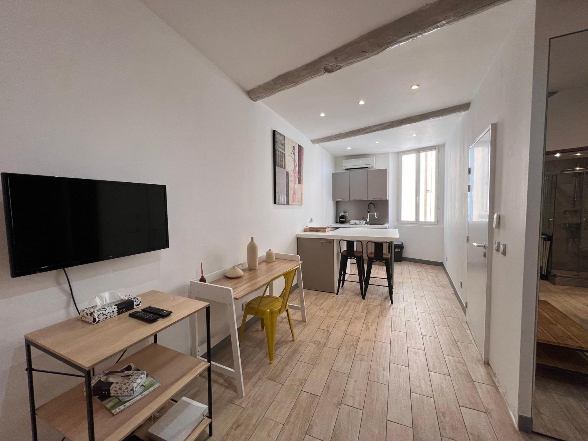 B032 Grand Au Marche Forville Апартаменты *